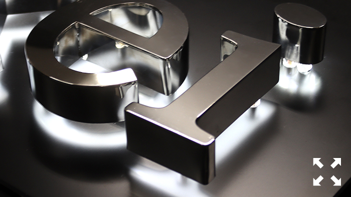 LEDチャンネル文字看板_後面発光_アップ