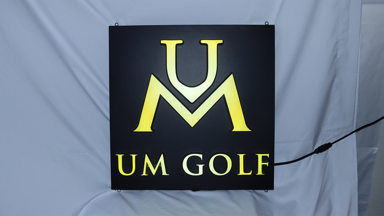 チャンネル文字 正面発光 一体型 点灯時