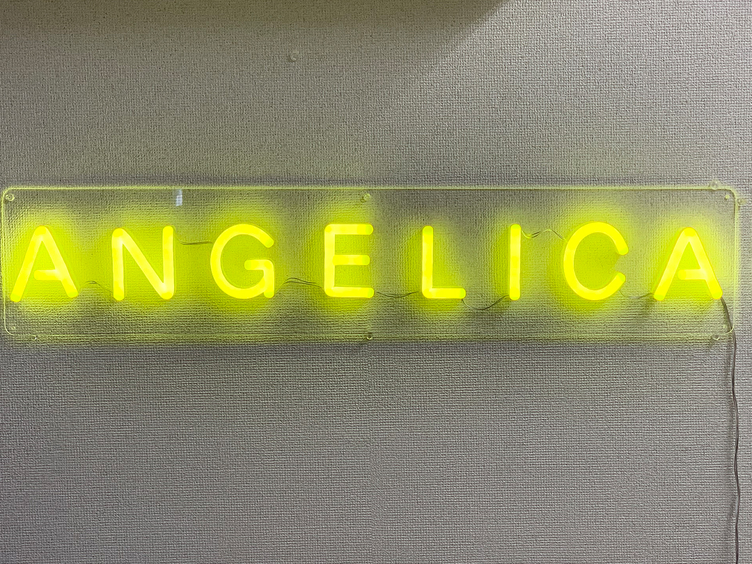 LEDネオンサイン｜ネオン看板の製作事例（ANGELICA）