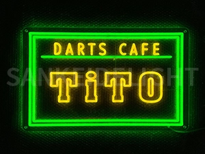 LEDネオンサイン｜ネオン看板のオーダー・製作事例（DARTS CAFE TiTO/英字/イエロー/グリーン）