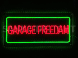 LEDネオンサイン｜ネオン看板のオーダー・製作事例（GARAGE FREEDAM/英字/レッド/グリーン）