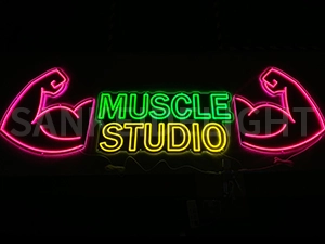 LEDネオンサイン｜ネオン看板のオーダー・製作事例（muscle studio/英字/ピンク/グリーン/イエロー）