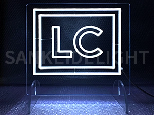 LEDネオンサイン｜ネオン看板のオーダー・製作事例（LC/英字/ホワイト/自立型）