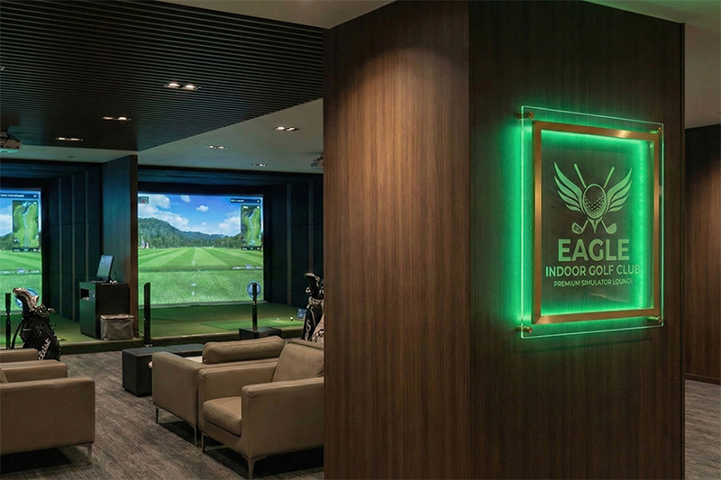 LEDバックライトネオン　設置イメージ（インドアゴルフスタジオ）